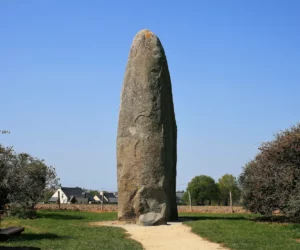 Menhir de Champ Dolent 4